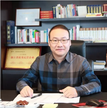 杨卫国捐款10亿跑路