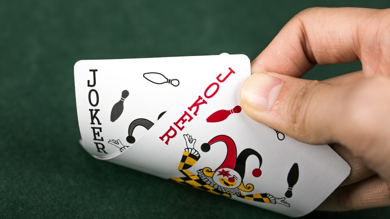 将扑克游戏从卡牌"移植"到移动互联网上,"姚记扑克"终于"明牌"了.