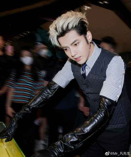 韩束品牌发文称已与吴亦凡终止一切合作关系